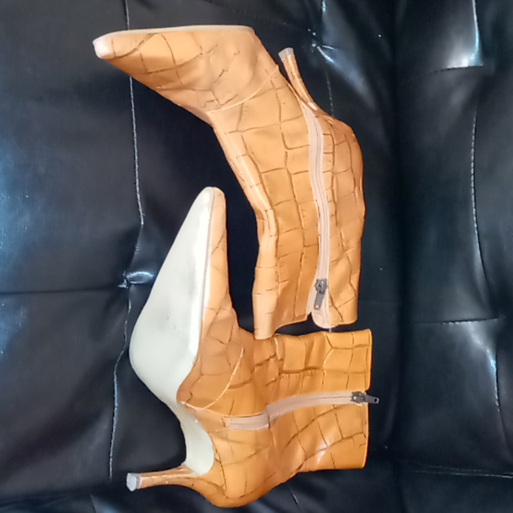 Orange python print boot! - Picture 3 of 4